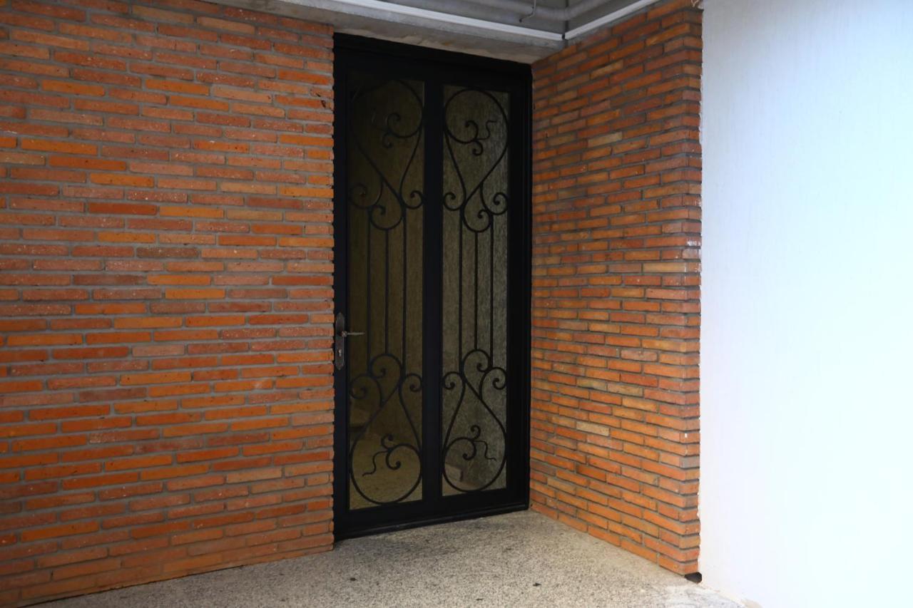 Brick House Lejlighed Tbilisi Eksteriør billede